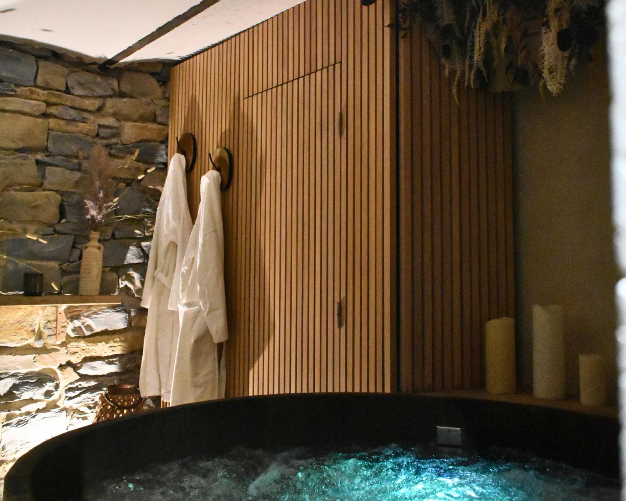 شقة Hebergement Insolite Avec Jacuzzi Privatif مييو المظهر الخارجي الصورة